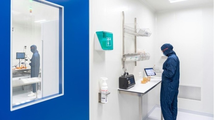 Op maat gemaakte kunststof bekleding, zonder mal ontworpen voor luchtvaartdecontaminatieapparatuur Op maat gemaakte kunststof bekleding, zonder mal ontworpen voor luchtvaartdecontaminatieapparatuur